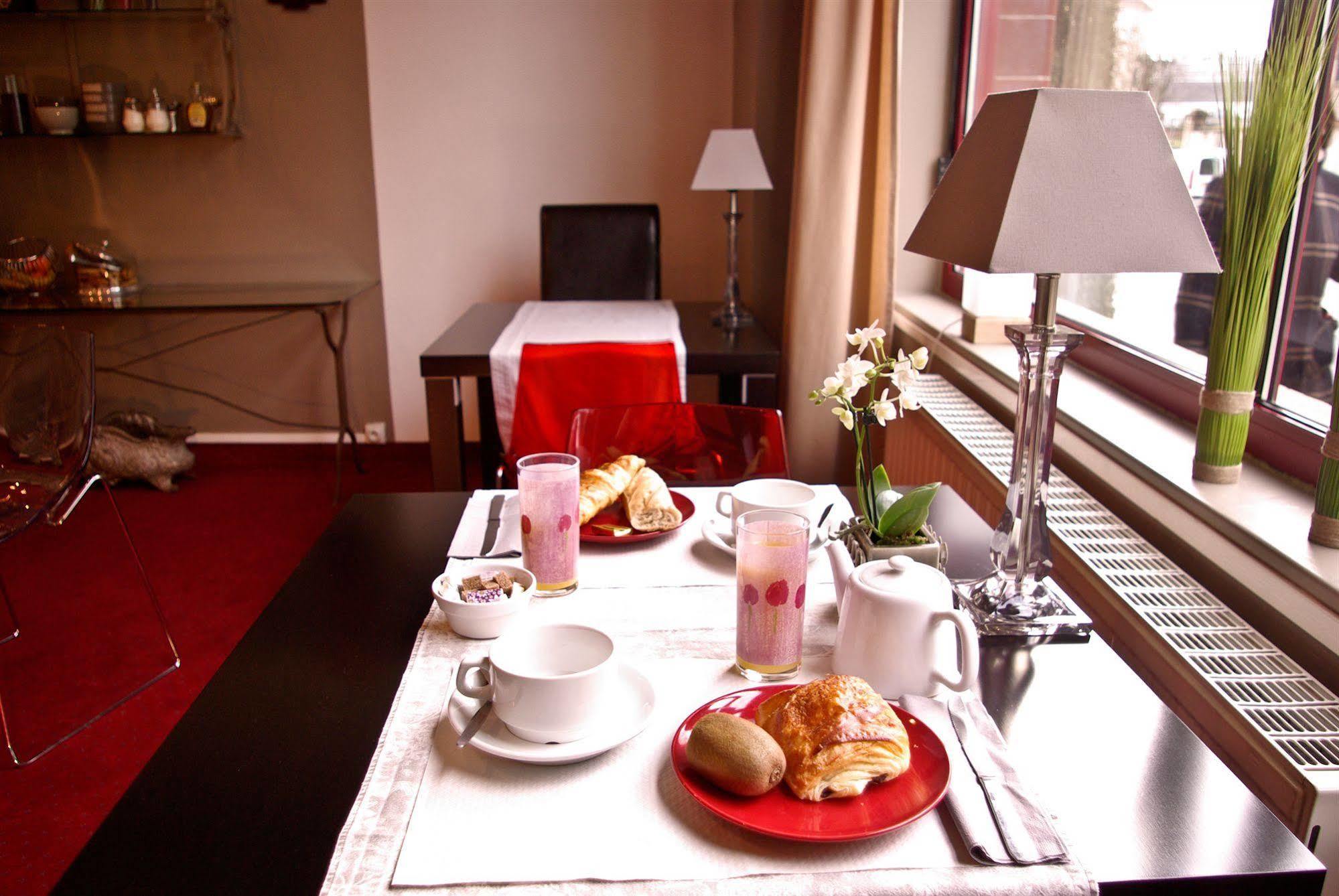 Hotel Le Pelican Charleville-Mezieres Luaran gambar